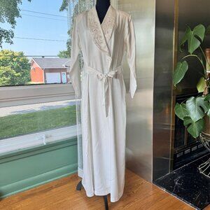 Vintage 80s Eaton's lingerie set, robe & negligee, white, pink floral embroidery